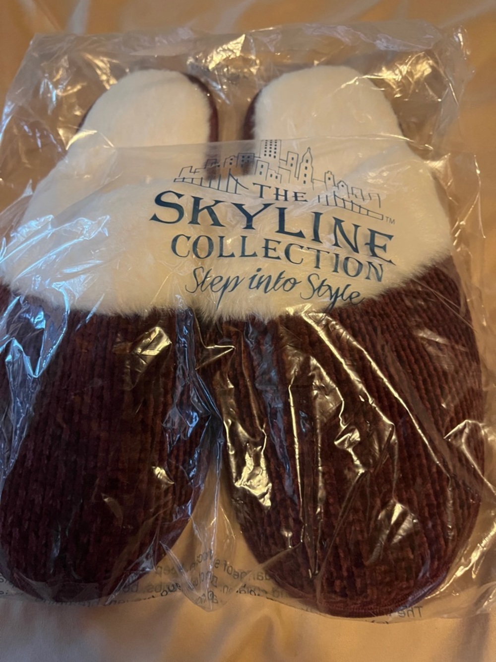 Women’s Burgundy Faux-Fur Slippers